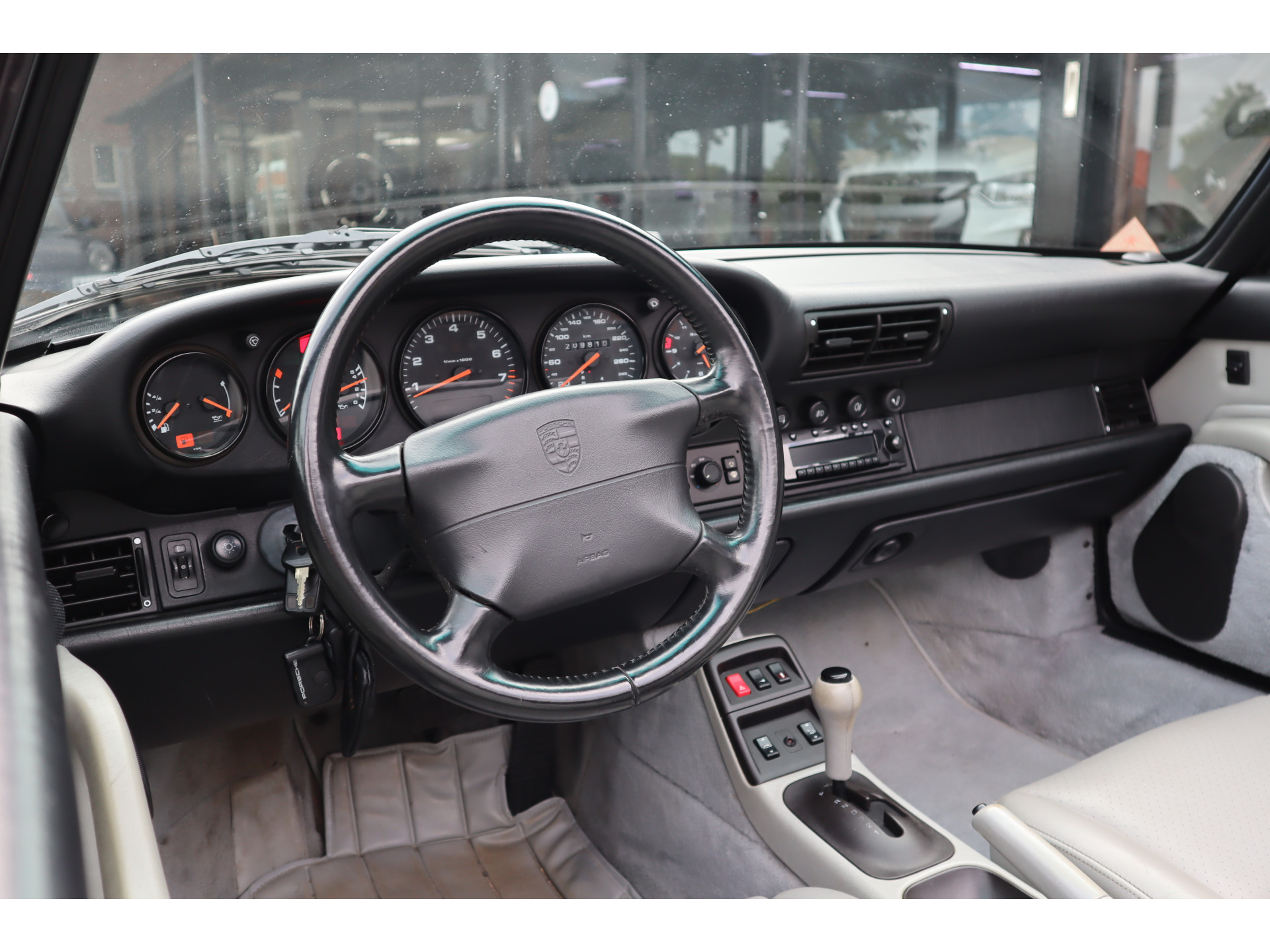 31755157-2.jpg