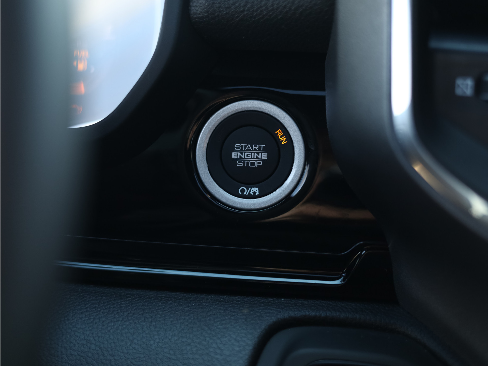 42703236-27.jpg