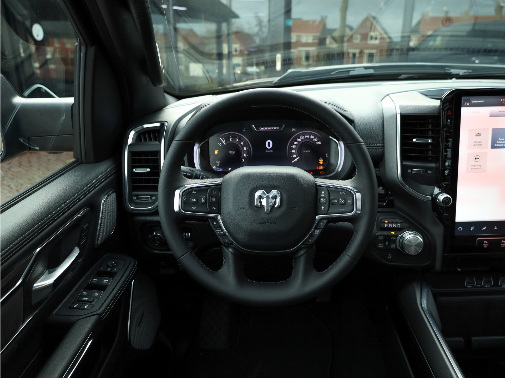 42703236-37.jpg
