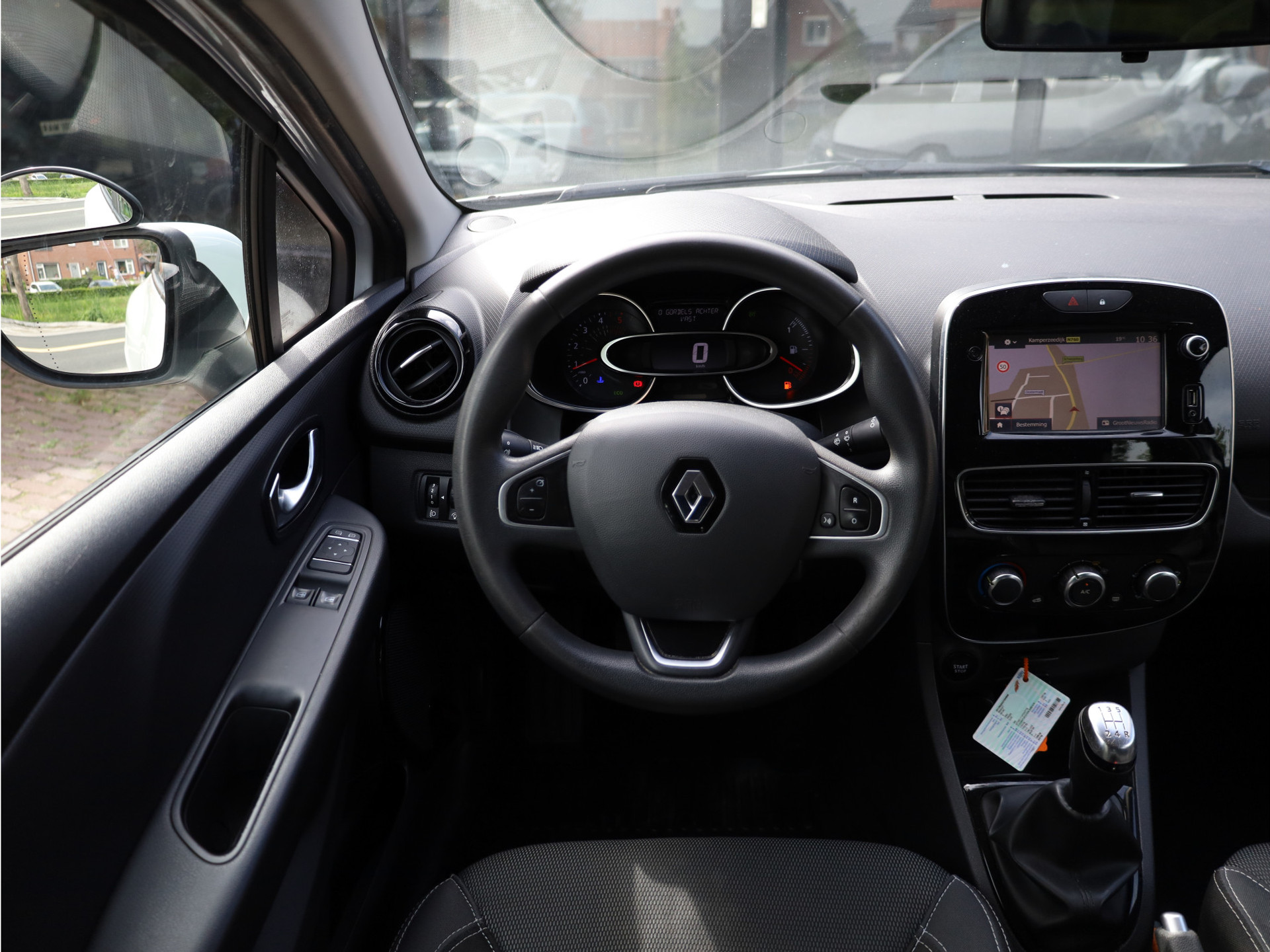 45378317-30.jpg