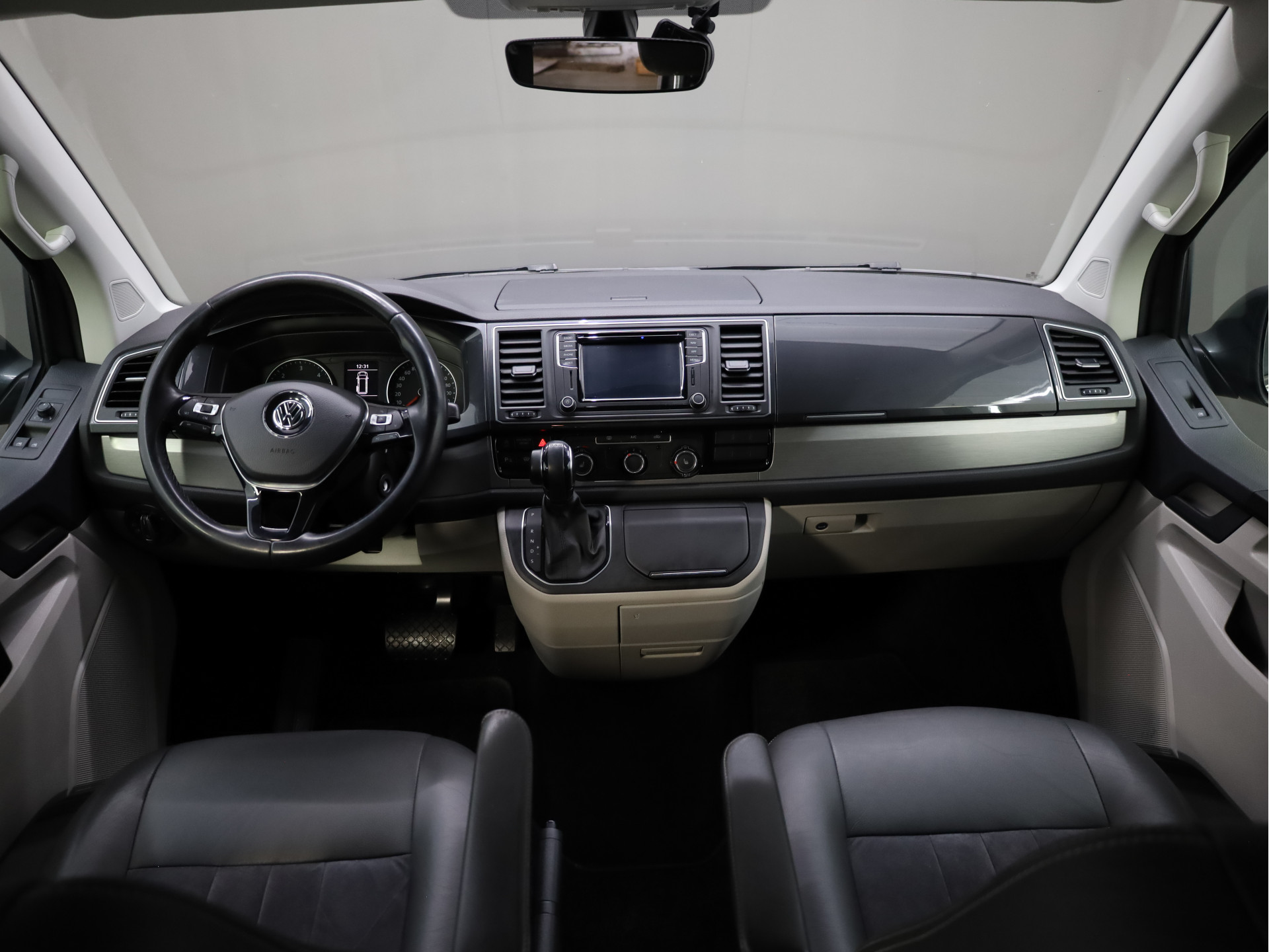 47307695-4.jpg
