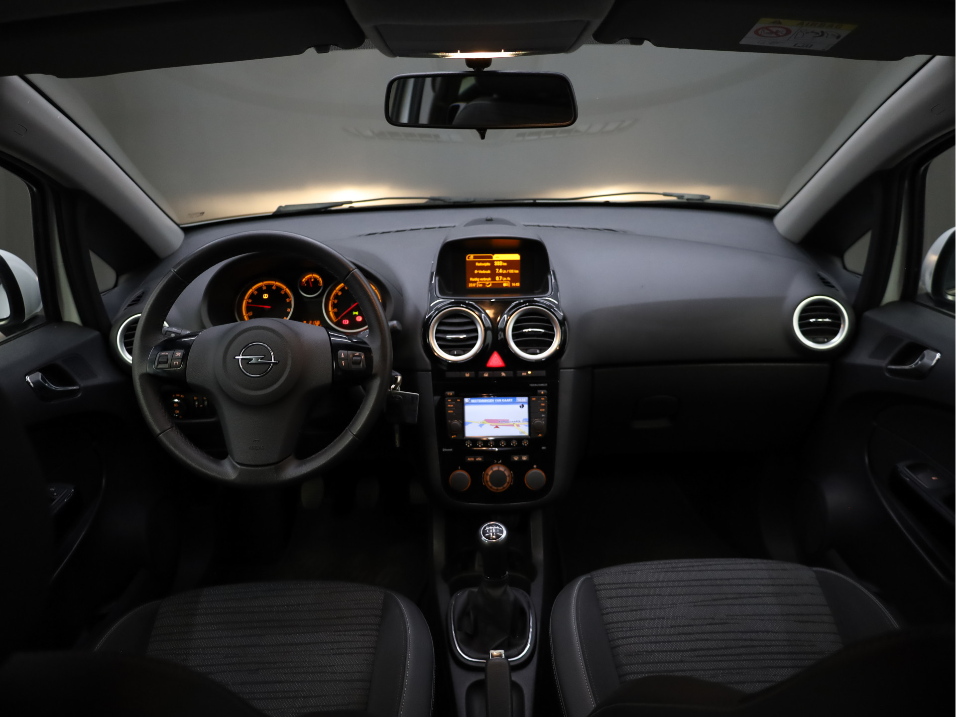 47369948-2.jpg