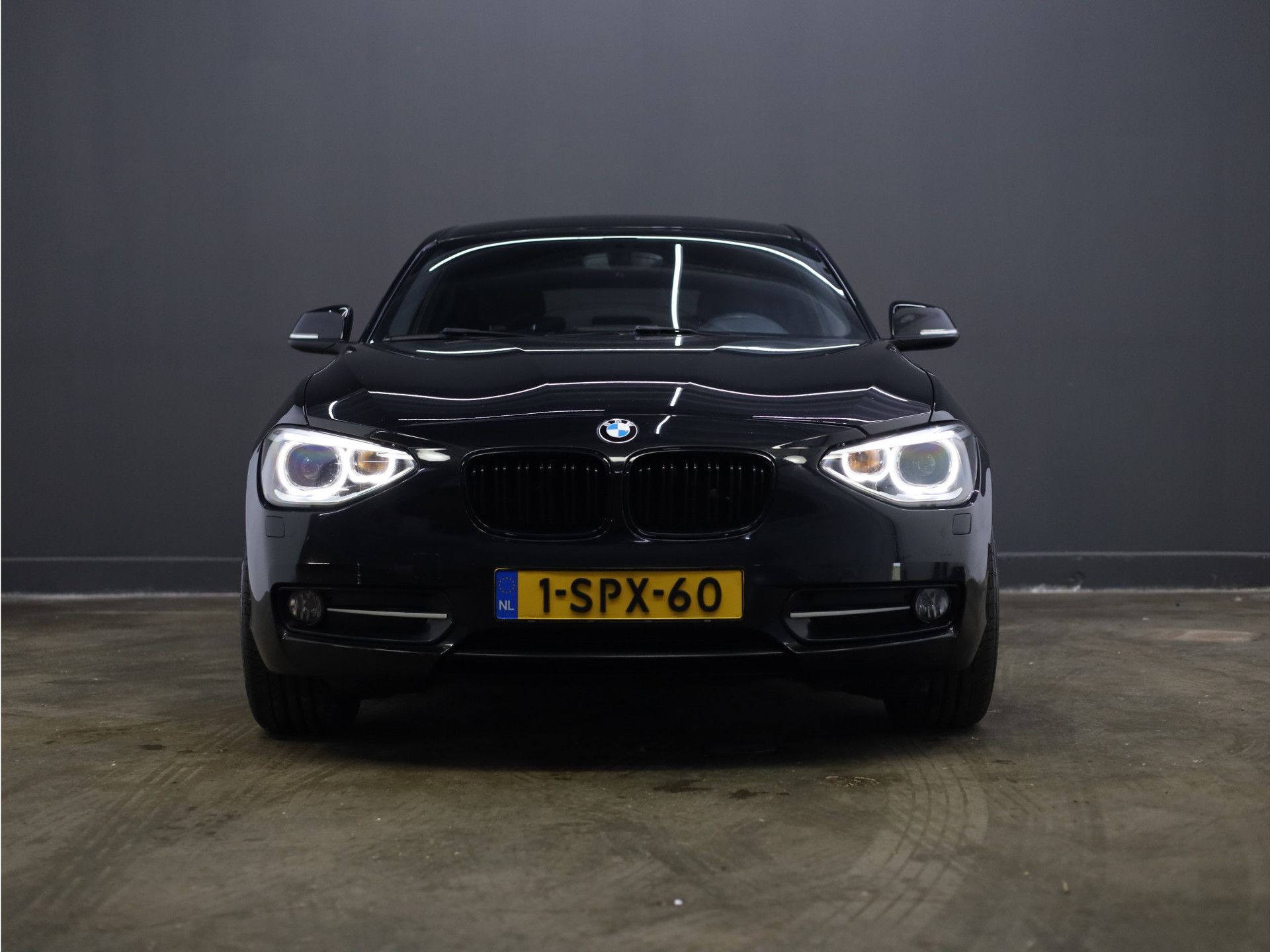 47753895-4.jpg